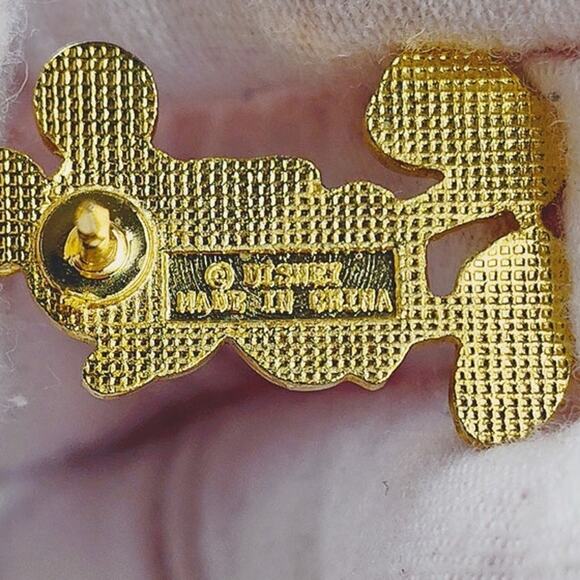 Vintage Disney Mickey Mouse Enamel Pin Classic Pose - Picture 6 of 7